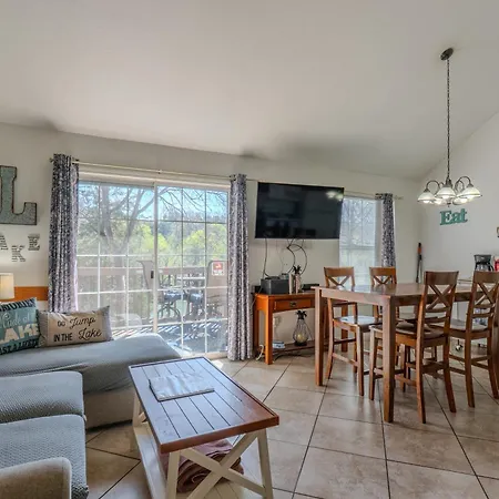 2Br Cozy Condo With Lake View - Centrally Located - Stairs Required - Free Tickets Included - Fc 44-7